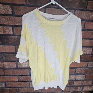 Shapely knits white and yellow top